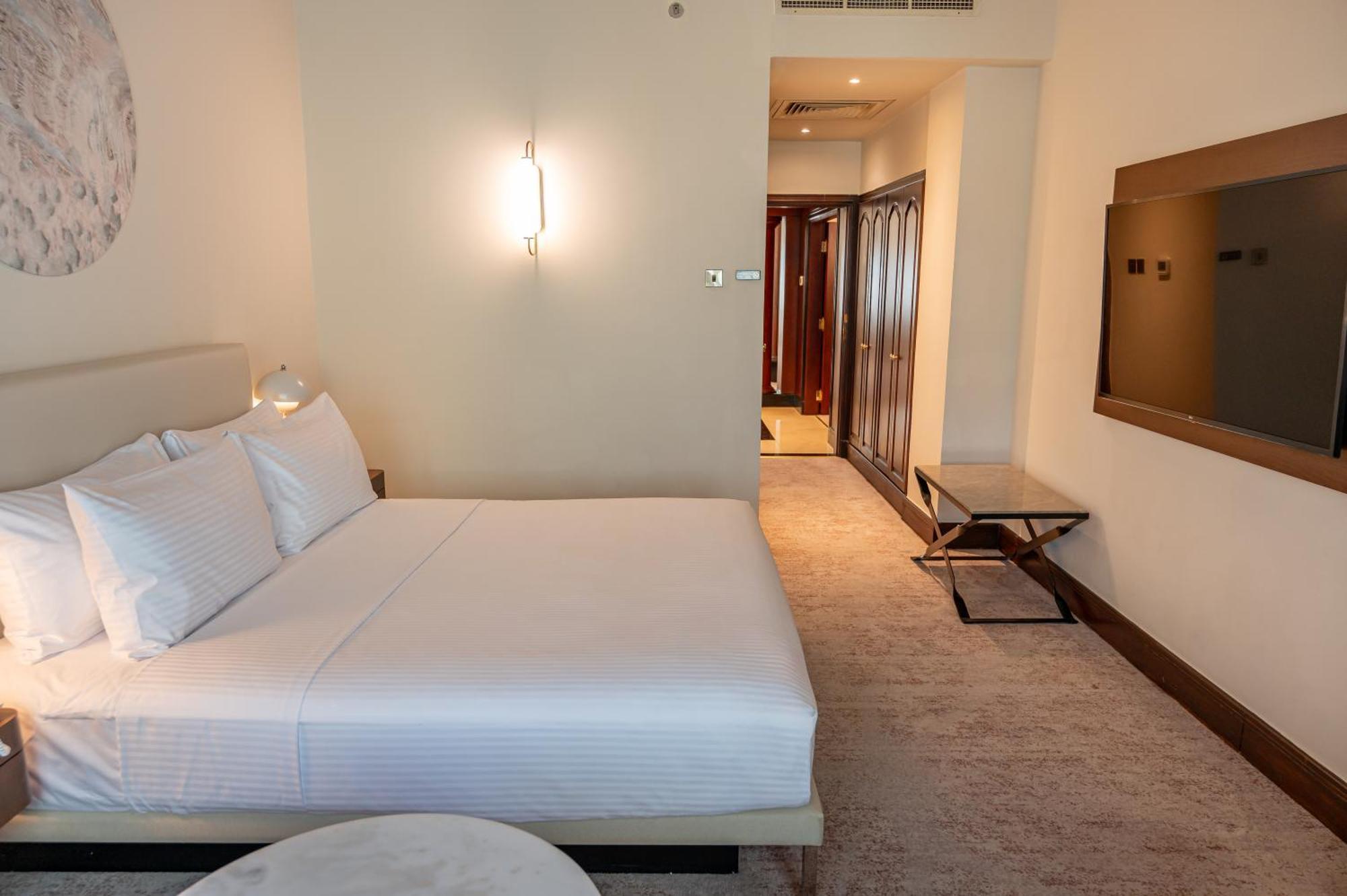 Majestic Cove Hotel - Formerly Le Meridien Fairway Dubai Exteriör bild