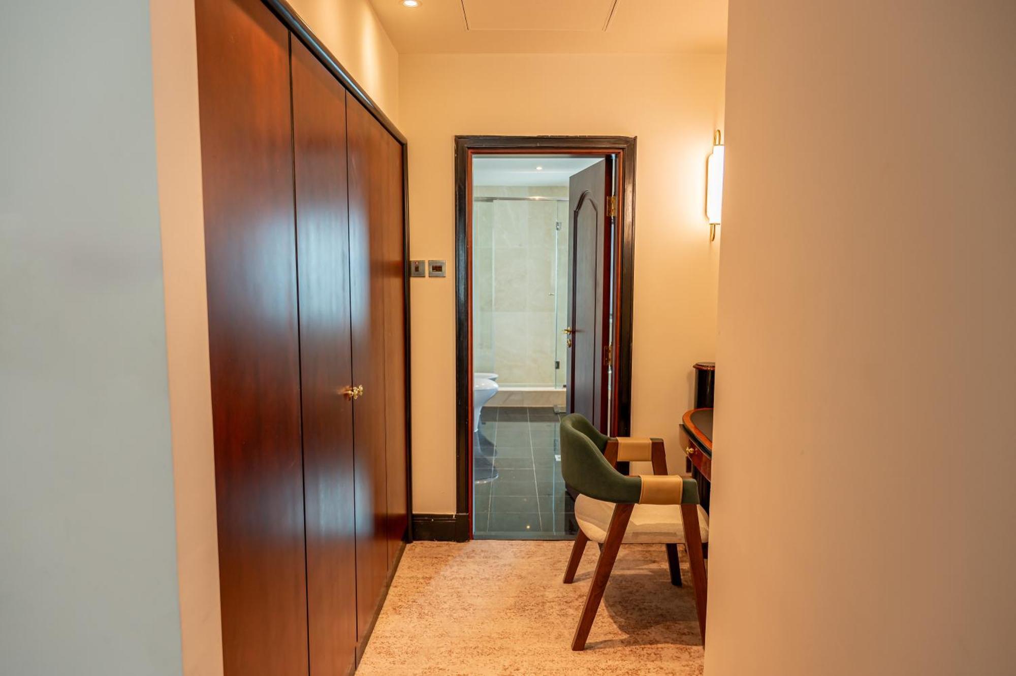 Majestic Cove Hotel - Formerly Le Meridien Fairway Dubai Exteriör bild