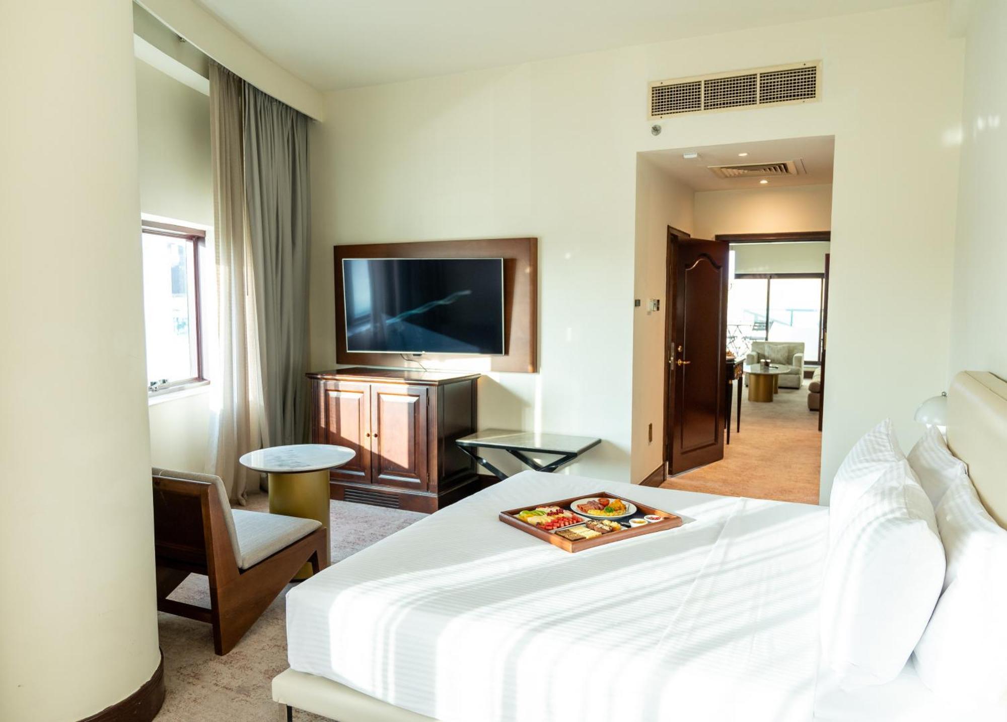 Majestic Cove Hotel - Formerly Le Meridien Fairway Dubai Exteriör bild