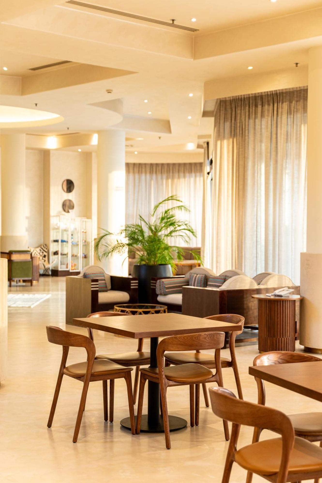 Majestic Cove Hotel - Formerly Le Meridien Fairway Dubai Exteriör bild
