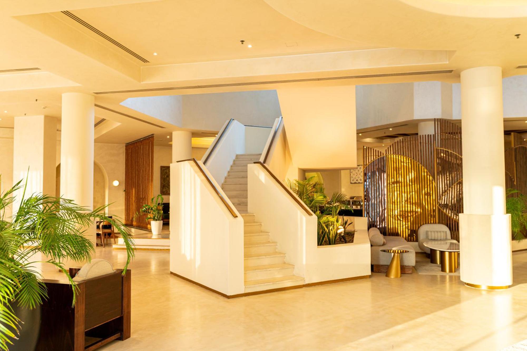 Majestic Cove Hotel - Formerly Le Meridien Fairway Dubai Exteriör bild