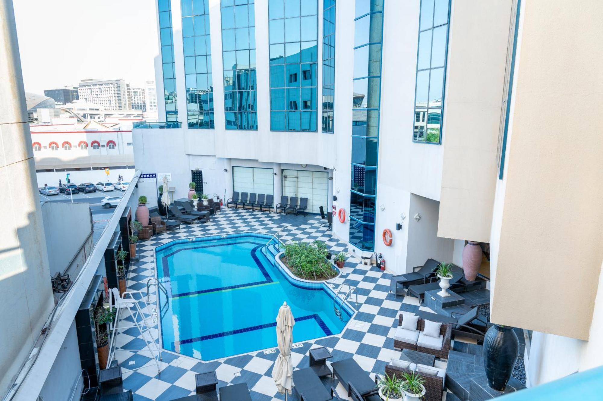 Majestic Cove Hotel - Formerly Le Meridien Fairway Dubai Exteriör bild