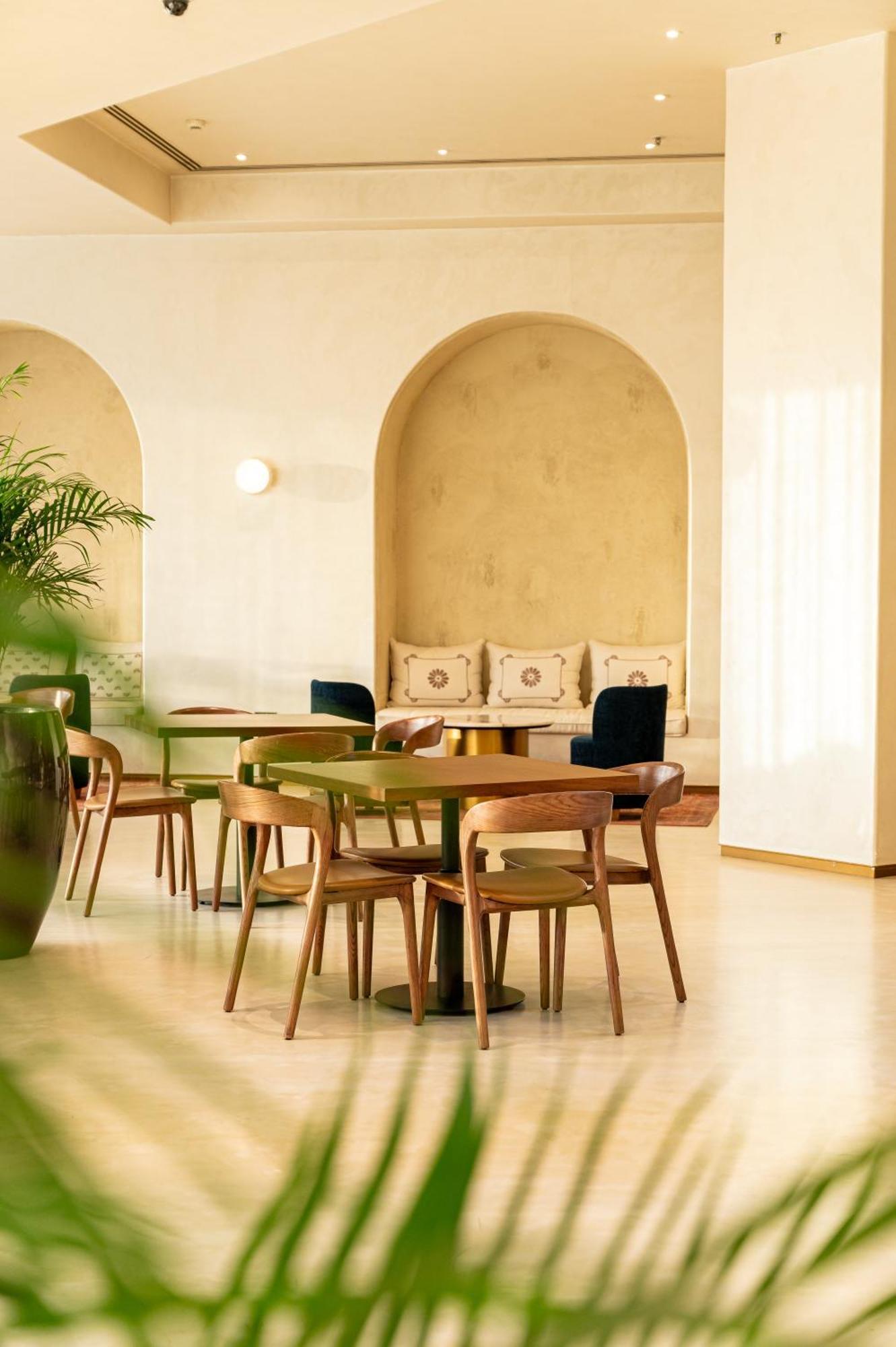 Majestic Cove Hotel - Formerly Le Meridien Fairway Dubai Exteriör bild