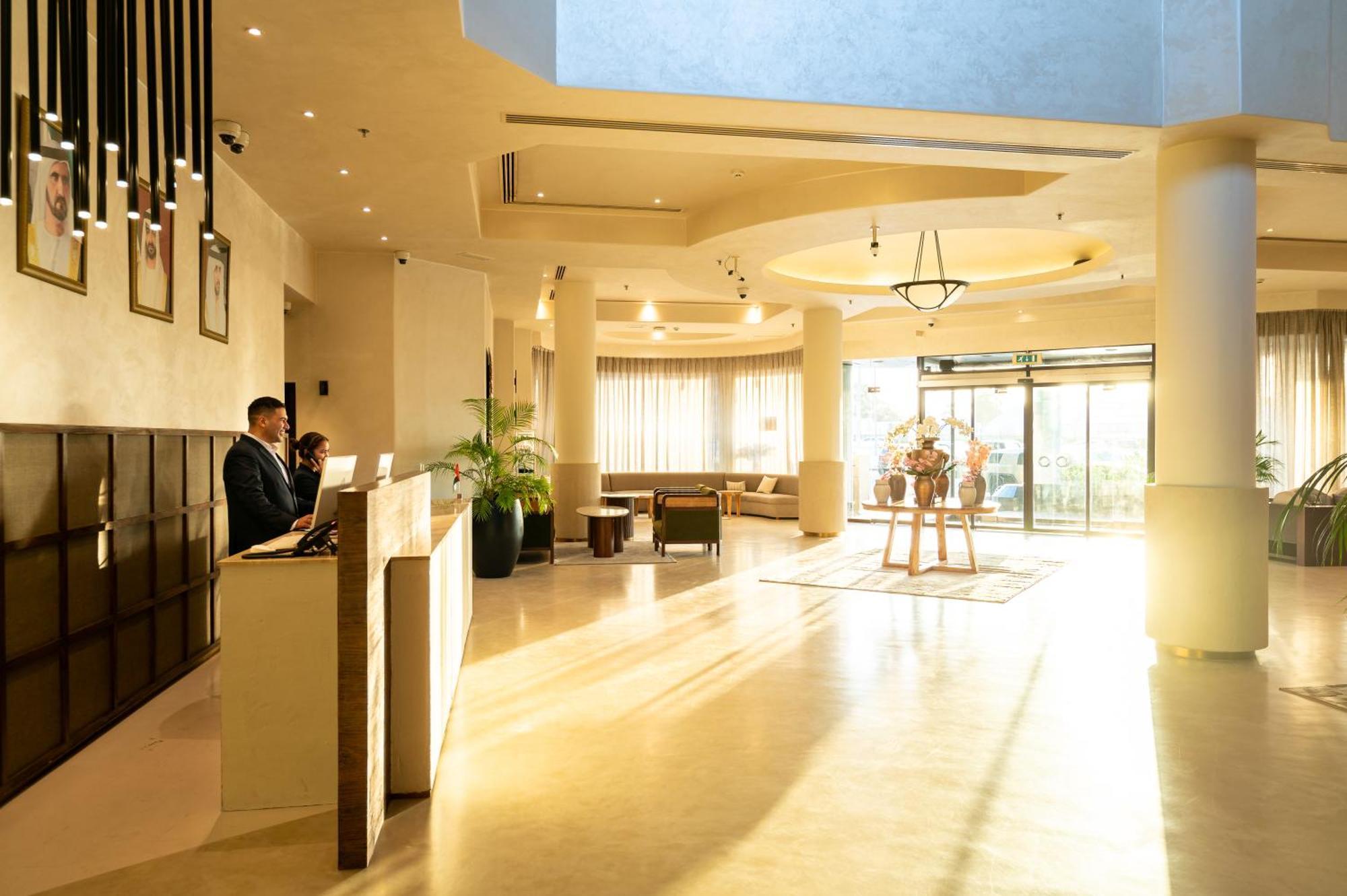 Majestic Cove Hotel - Formerly Le Meridien Fairway Dubai Exteriör bild