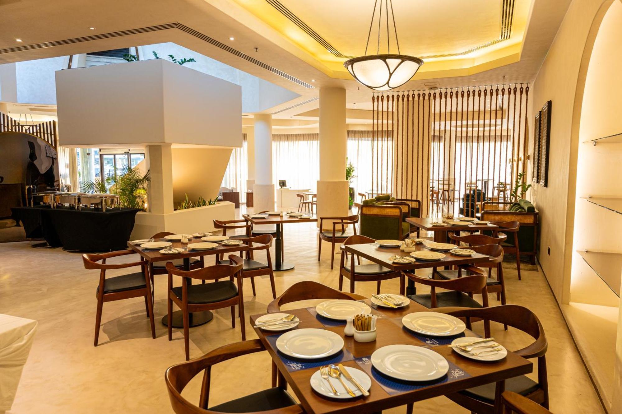 Majestic Cove Hotel - Formerly Le Meridien Fairway Dubai Exteriör bild