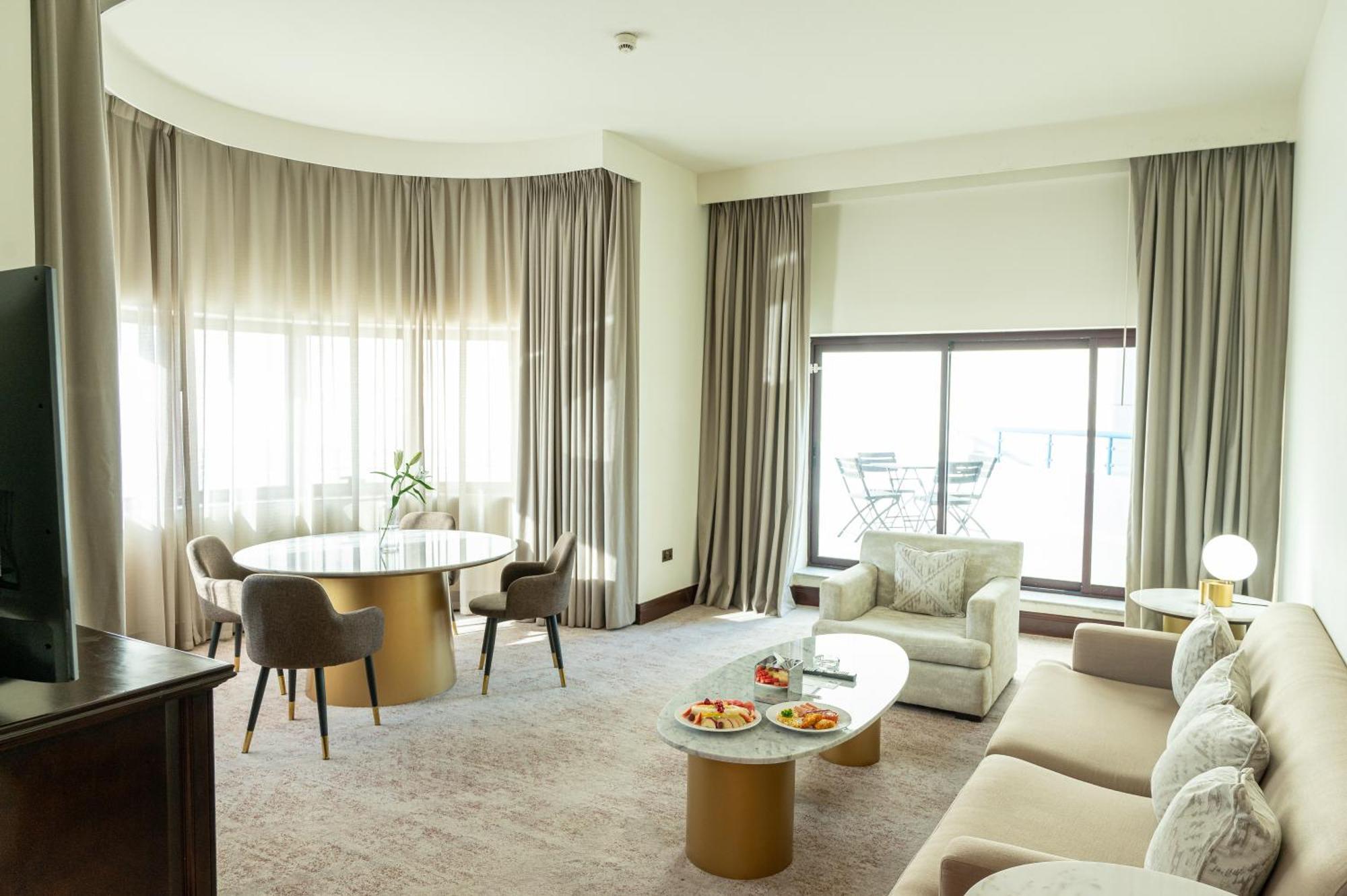 Majestic Cove Hotel - Formerly Le Meridien Fairway Dubai Exteriör bild